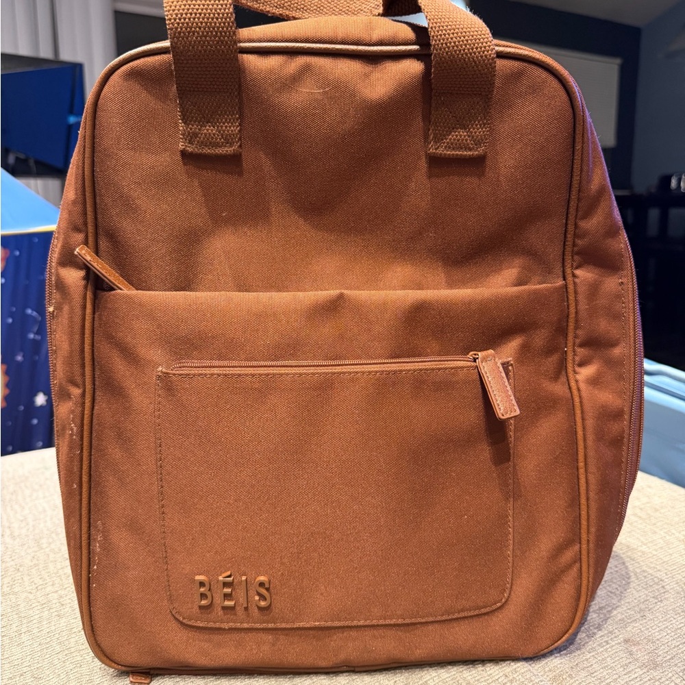 Beis the expandable backpack in Maple